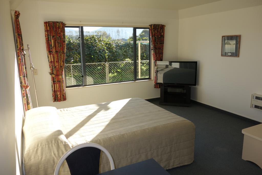 Avalon Manor Motel Motueka Bagian luar foto