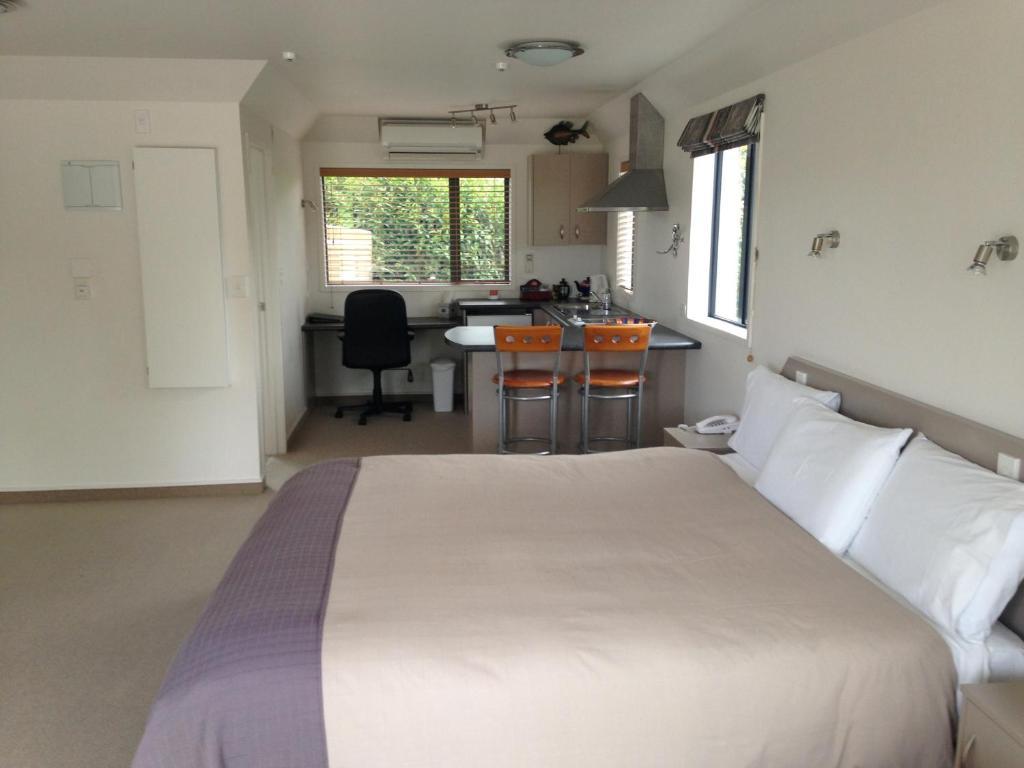 Avalon Manor Motel Motueka Bagian luar foto