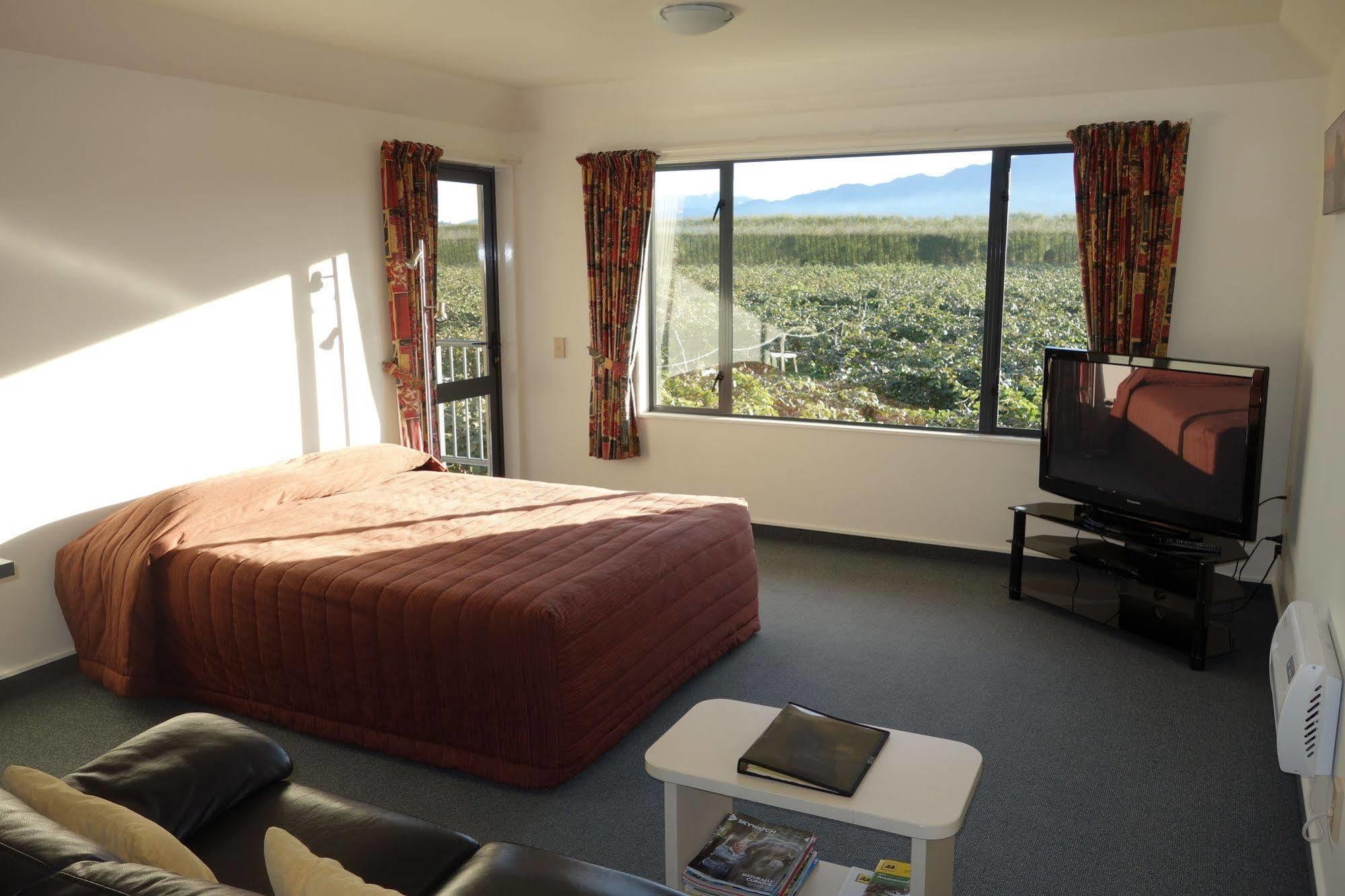 Avalon Manor Motel Motueka Bagian luar foto