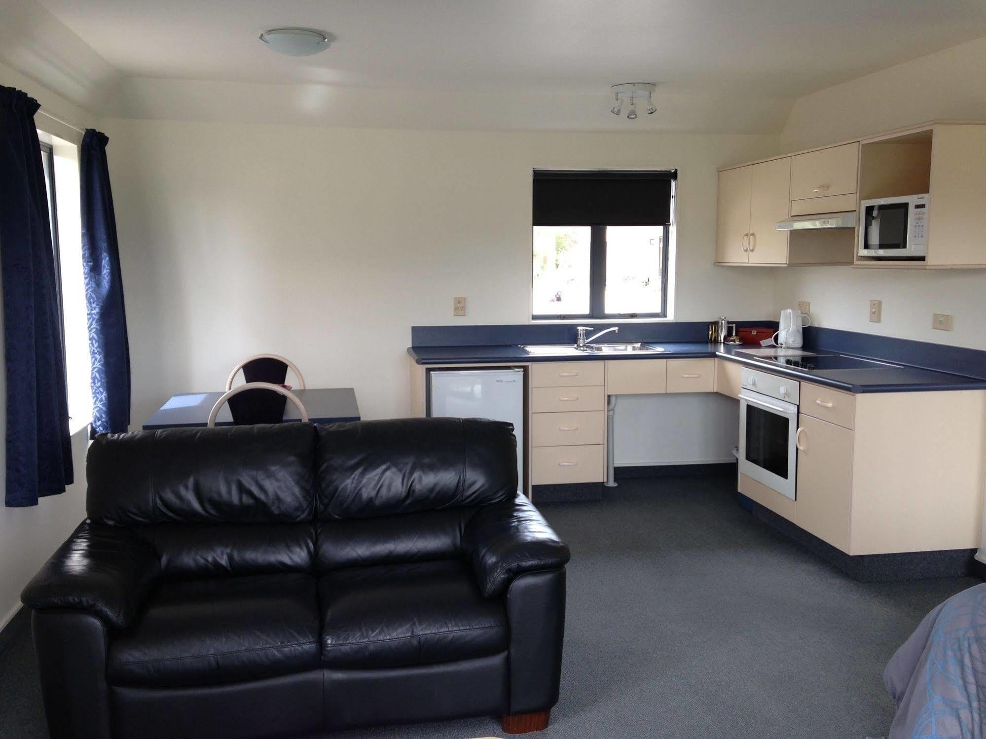 Avalon Manor Motel Motueka Bagian luar foto